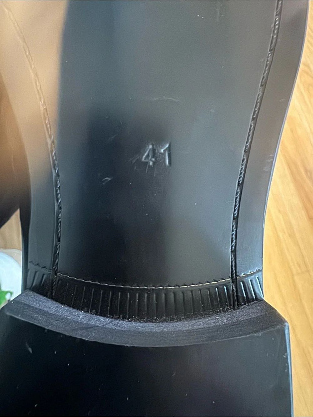 Politix sleek black